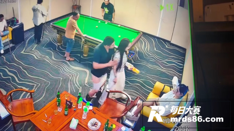 台球室口嗨女挑衅男子相关图片4