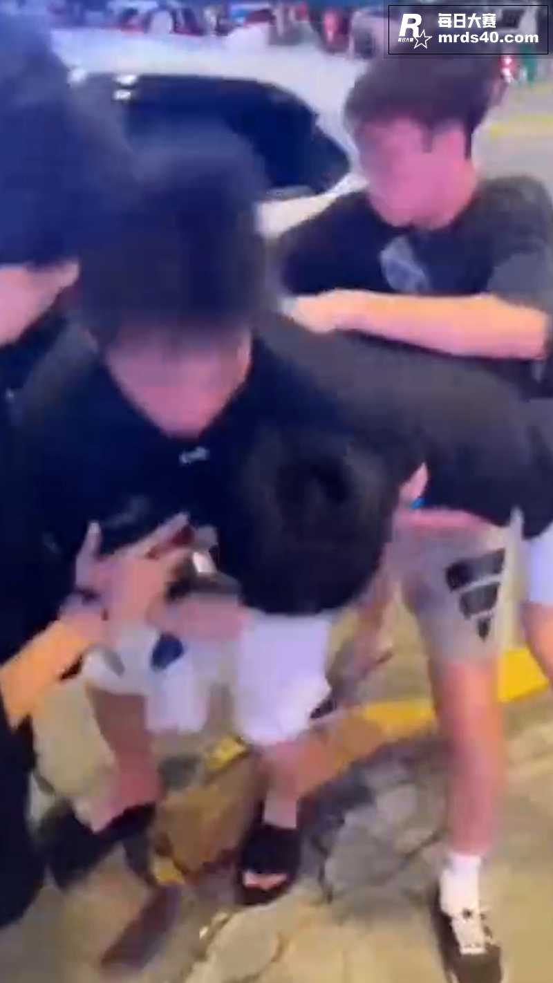 男大学生手提袋暗藏摄相关图片5