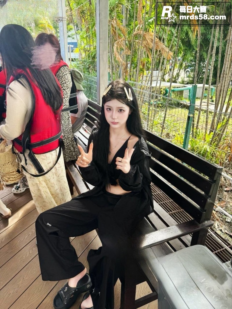 抖音反差萝莉 小屁大相关图片5