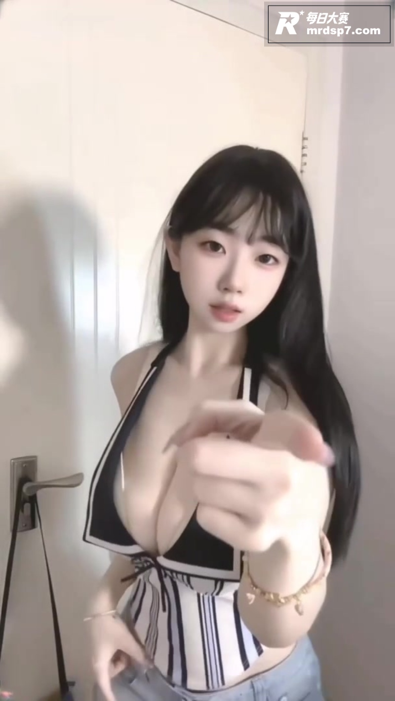B站巨乳女神 女丑女相关图片8 B站巨乳女神 女丑女相关图片8