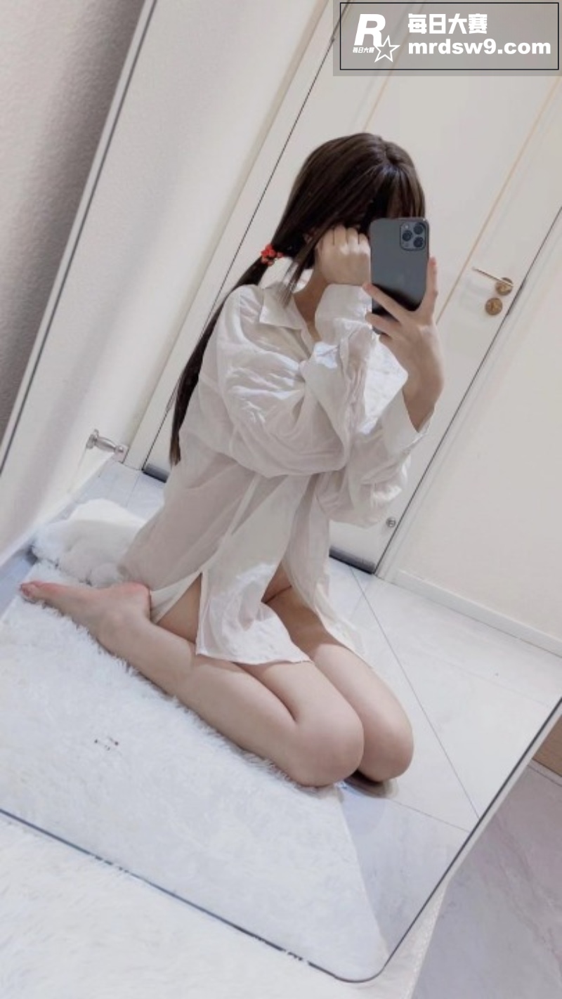 高颜值超甜露脸小萝莉相关图片5
