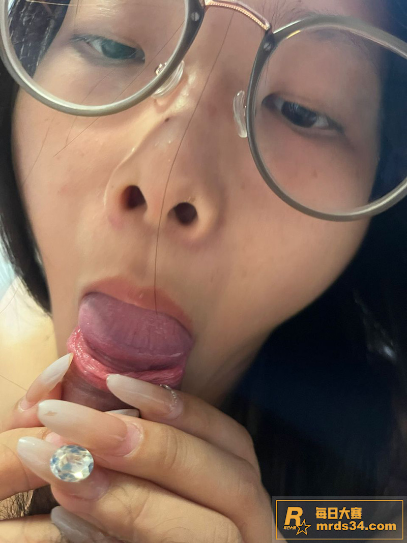 四川大学母狗眼镜妹 相关图片12