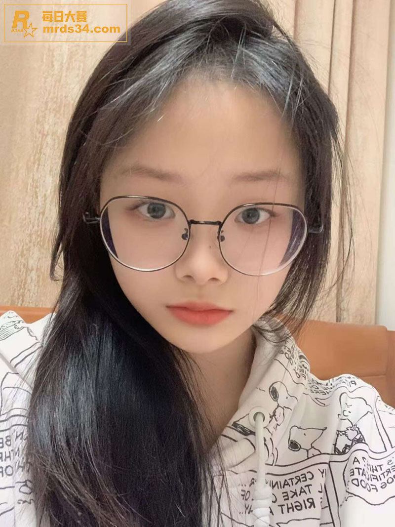 四川大学母狗眼镜妹 相关图片15