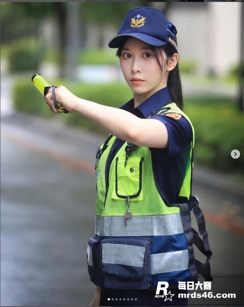 台湾高颜值网红女警 相关图片4