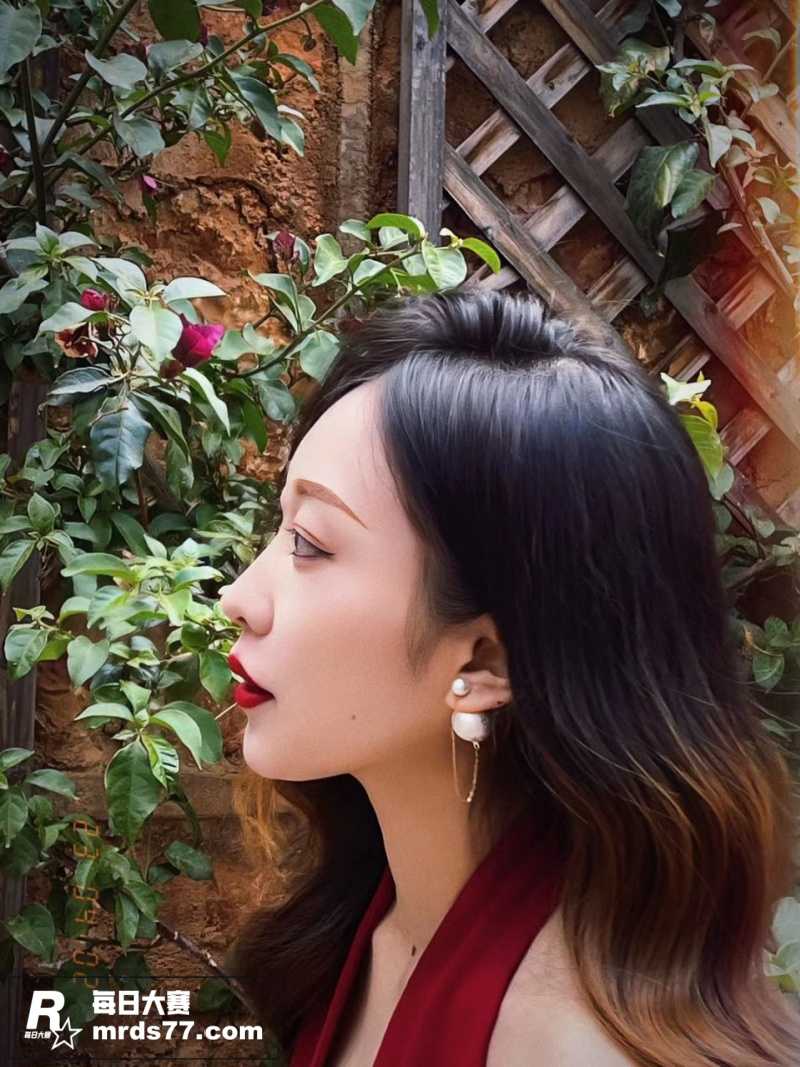 抖音反差网红舞蹈老师相关图片1