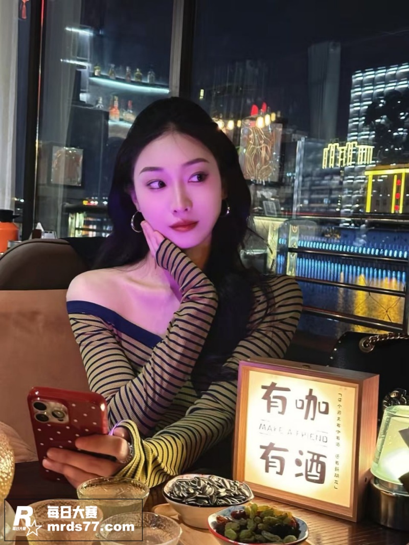抖音反差网红舞蹈老师相关图片2