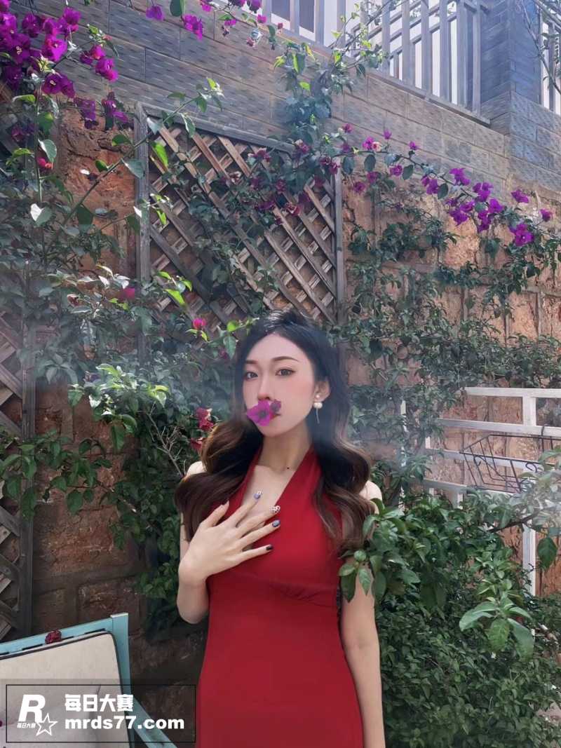 抖音反差网红舞蹈老师相关图片3