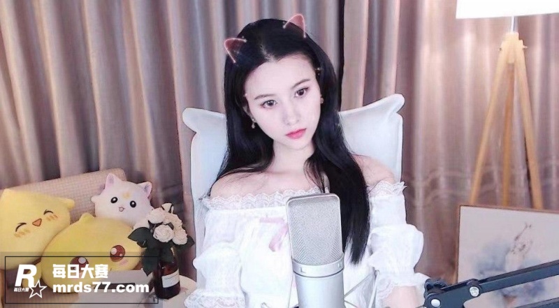 斗鱼高颜值网红女主播相关图片3