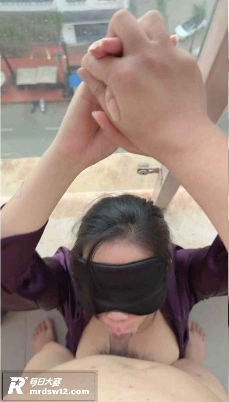 海角社区 反差人妻萝相关图片1