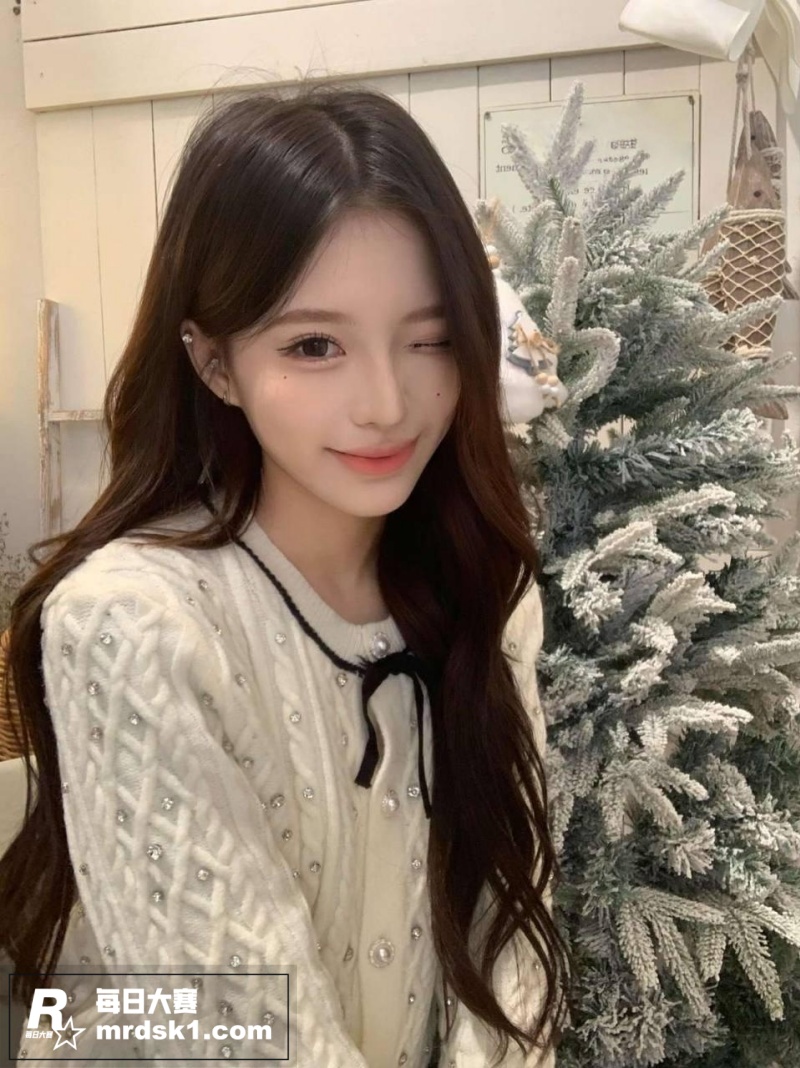 高颜值性感反差美少女相关图片1