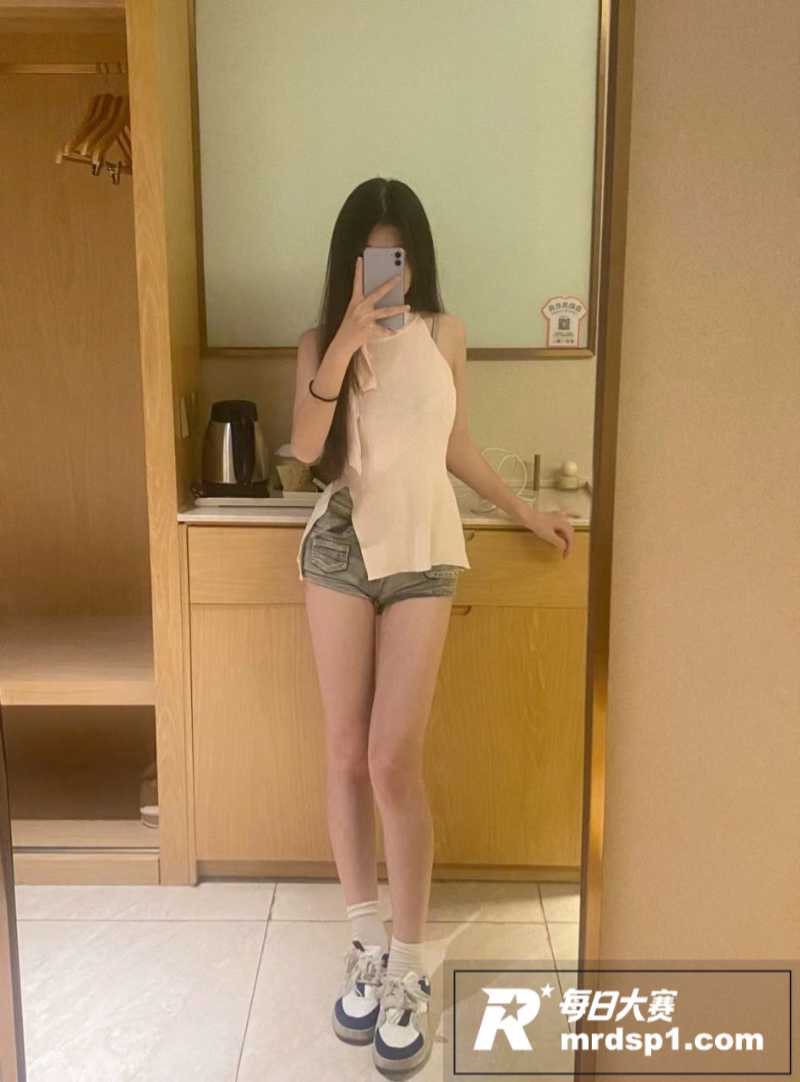 刚出社会的嫩妹 为了相关图片1