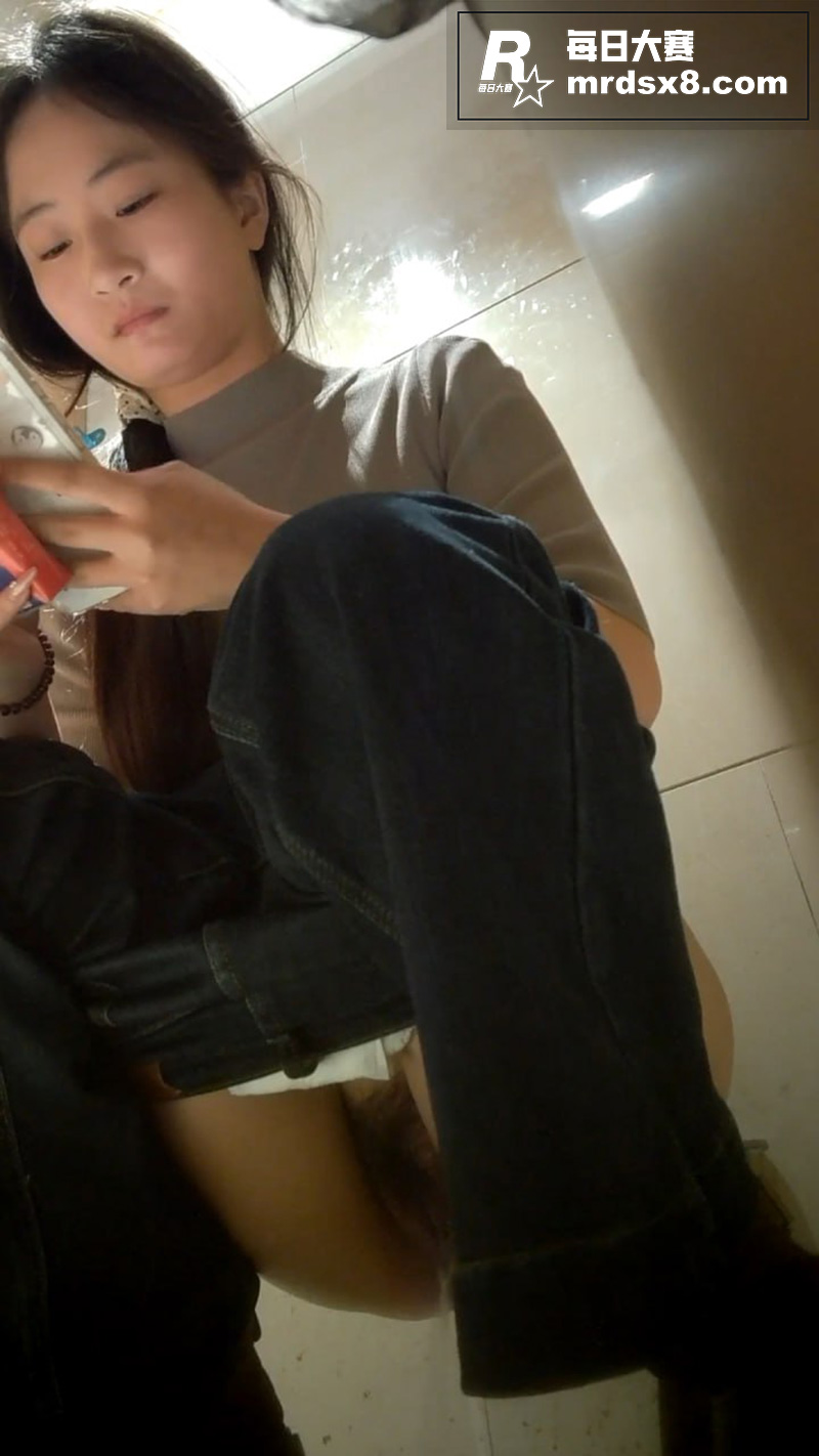 酒吧女厕所高清前景偷相关图片5