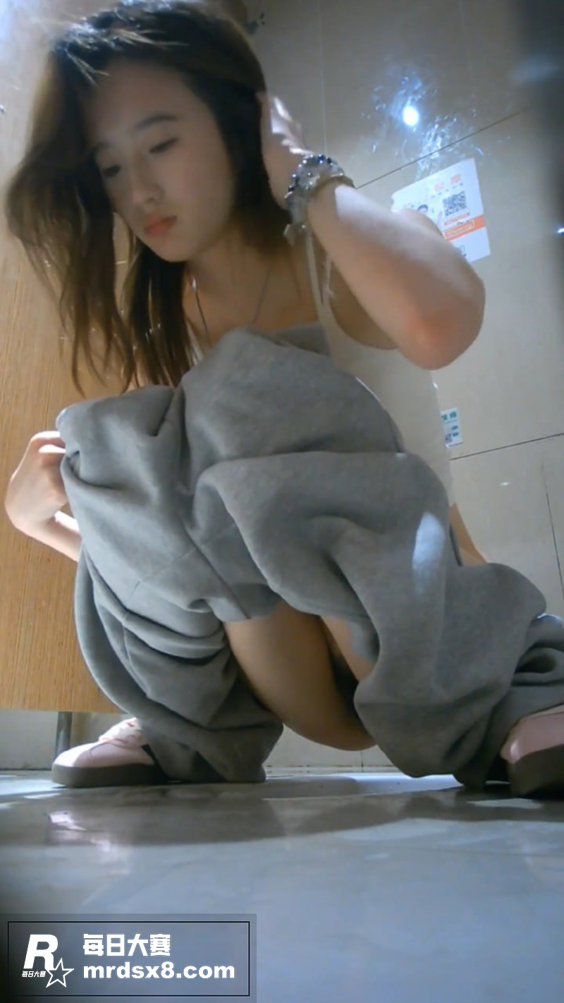 酒吧女厕所高清前景偷相关图片7