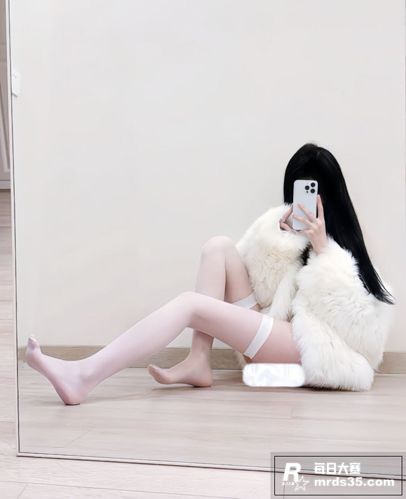 推特高颜值播音系校花相关图片1