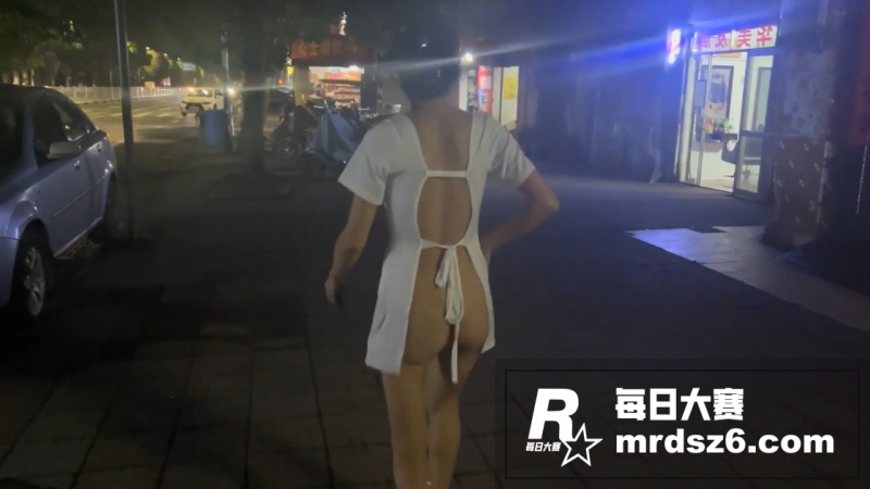 户外露出天花板女神 相关图片2