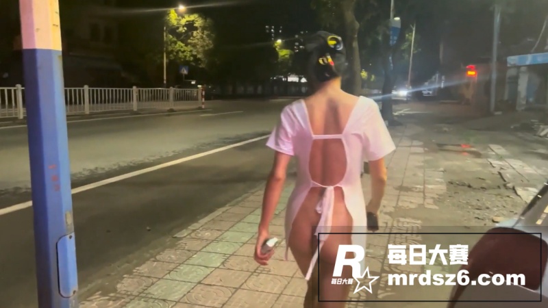 户外露出天花板女神 相关图片5