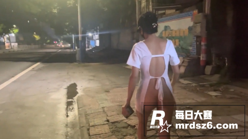 户外露出天花板女神 相关图片6