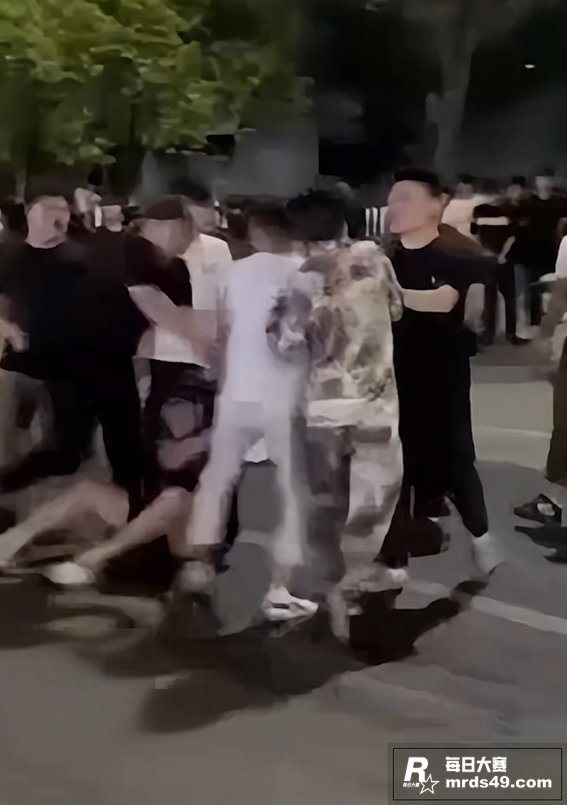 黑丝刀妹街头砍人事件相关图片4