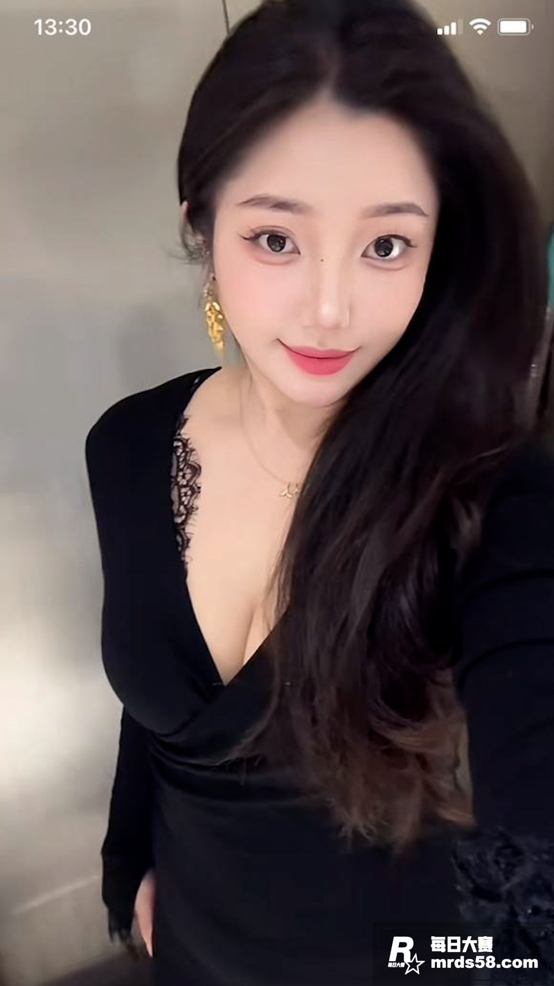 抖音70万粉丝微胖女相关图片2