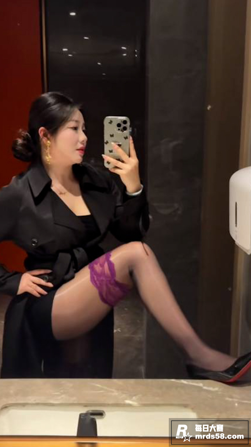 抖音70万粉丝微胖女相关图片7