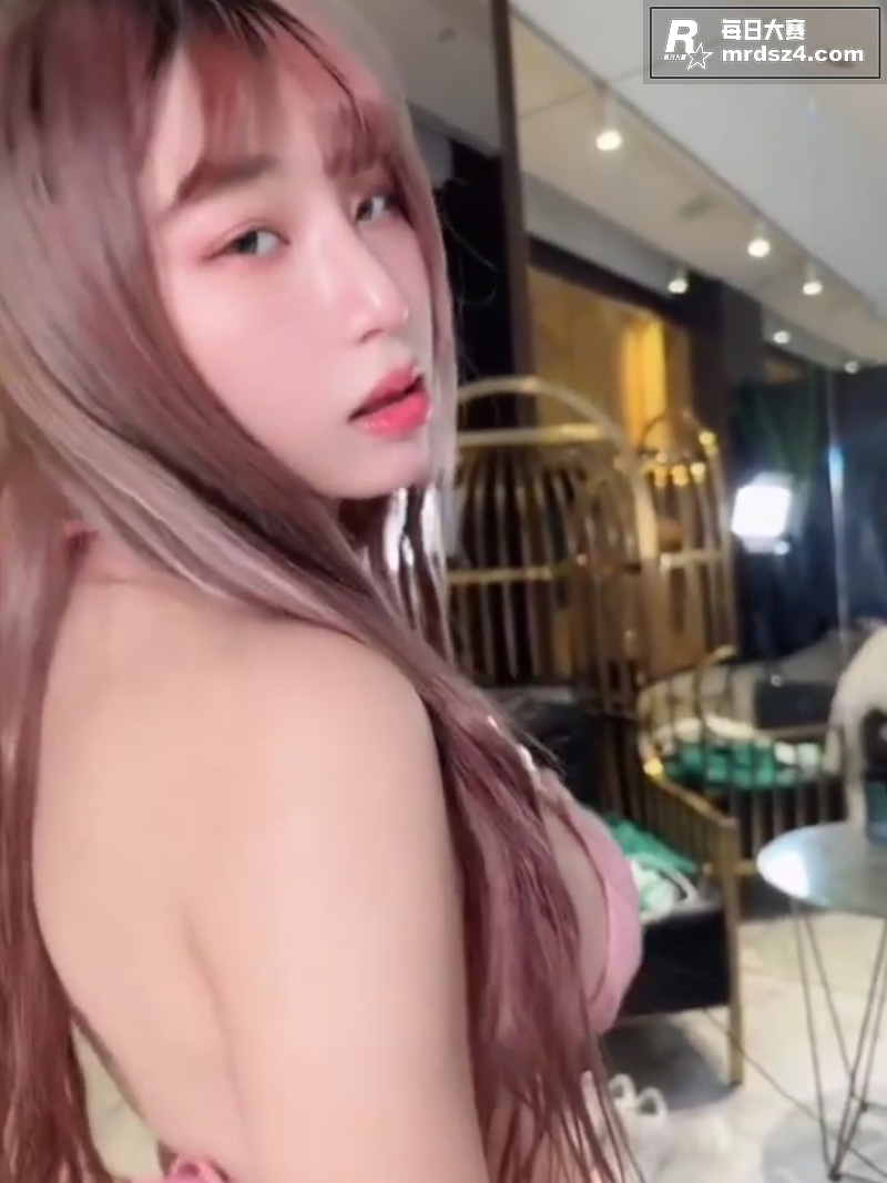 FansOne童颜巨相关图片2