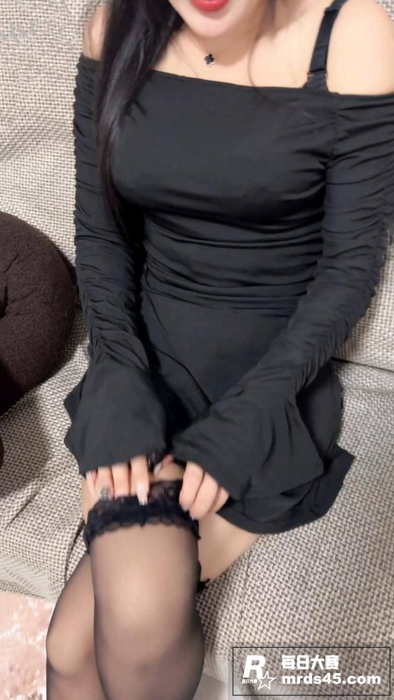 海角社区 反差人妻萝相关图片1