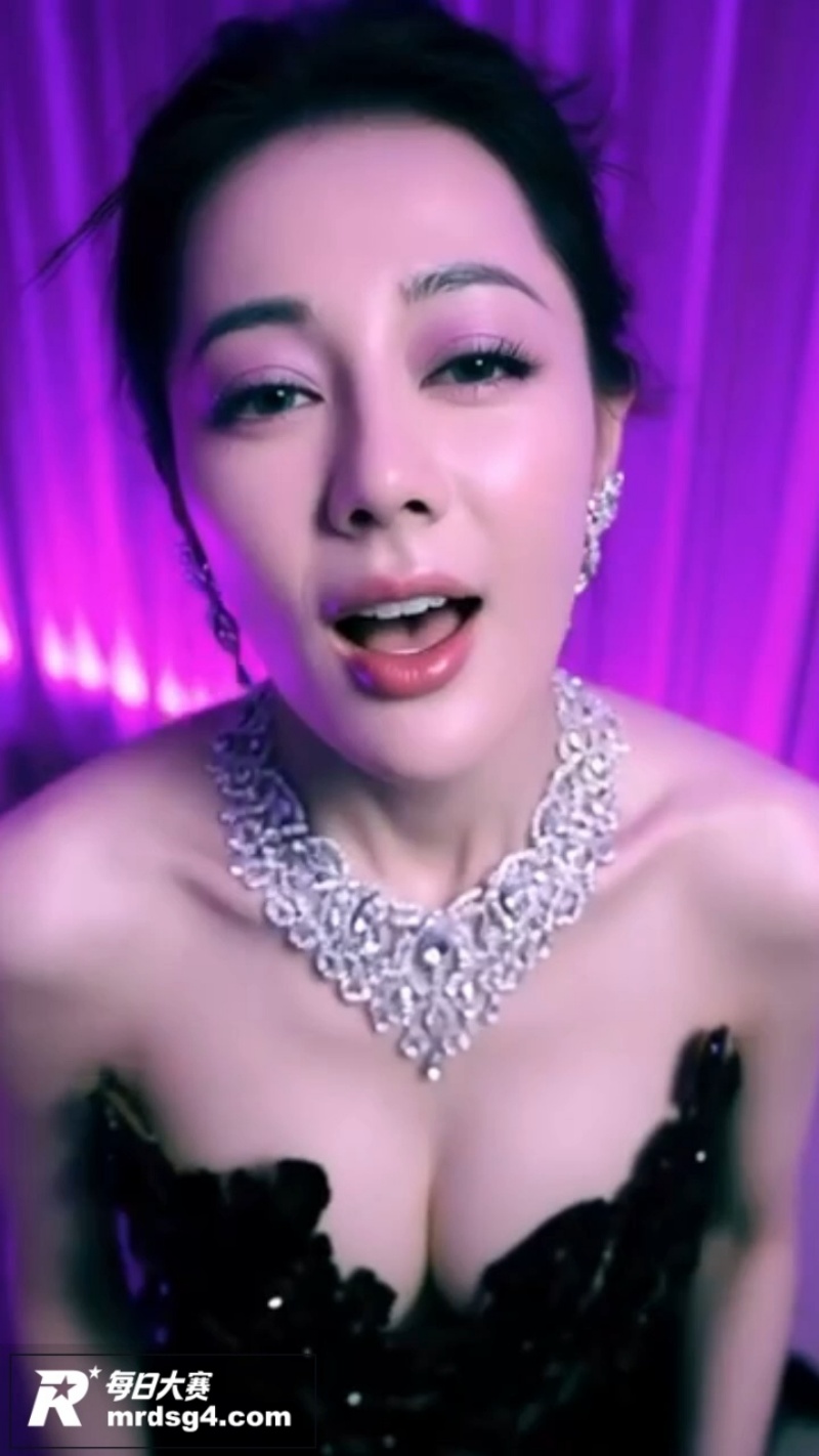 AI魔改女明星 迪丽相关图片2 AI魔改女明星 迪丽相关图片2