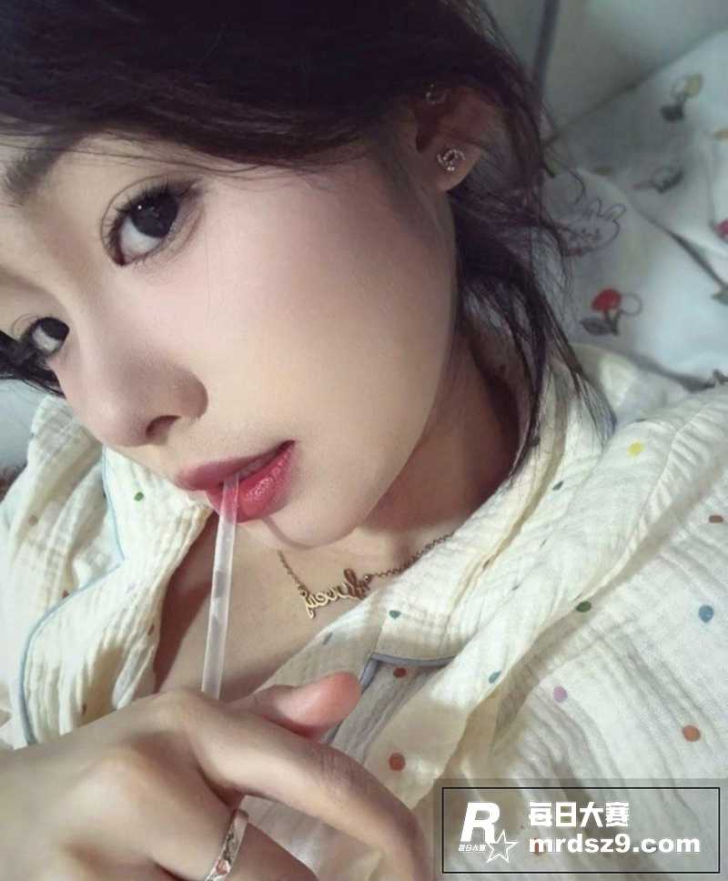 高颜值清纯女大 惠惠相关图片3