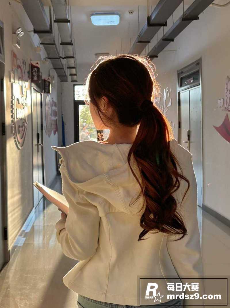 高颜值清纯女大 惠惠相关图片6