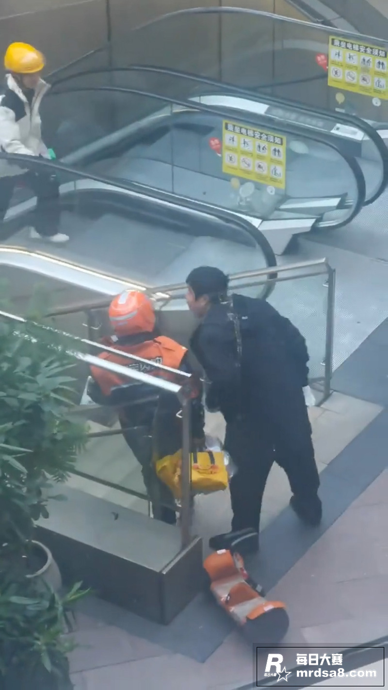 保安和外卖员爆发矛盾相关图片1