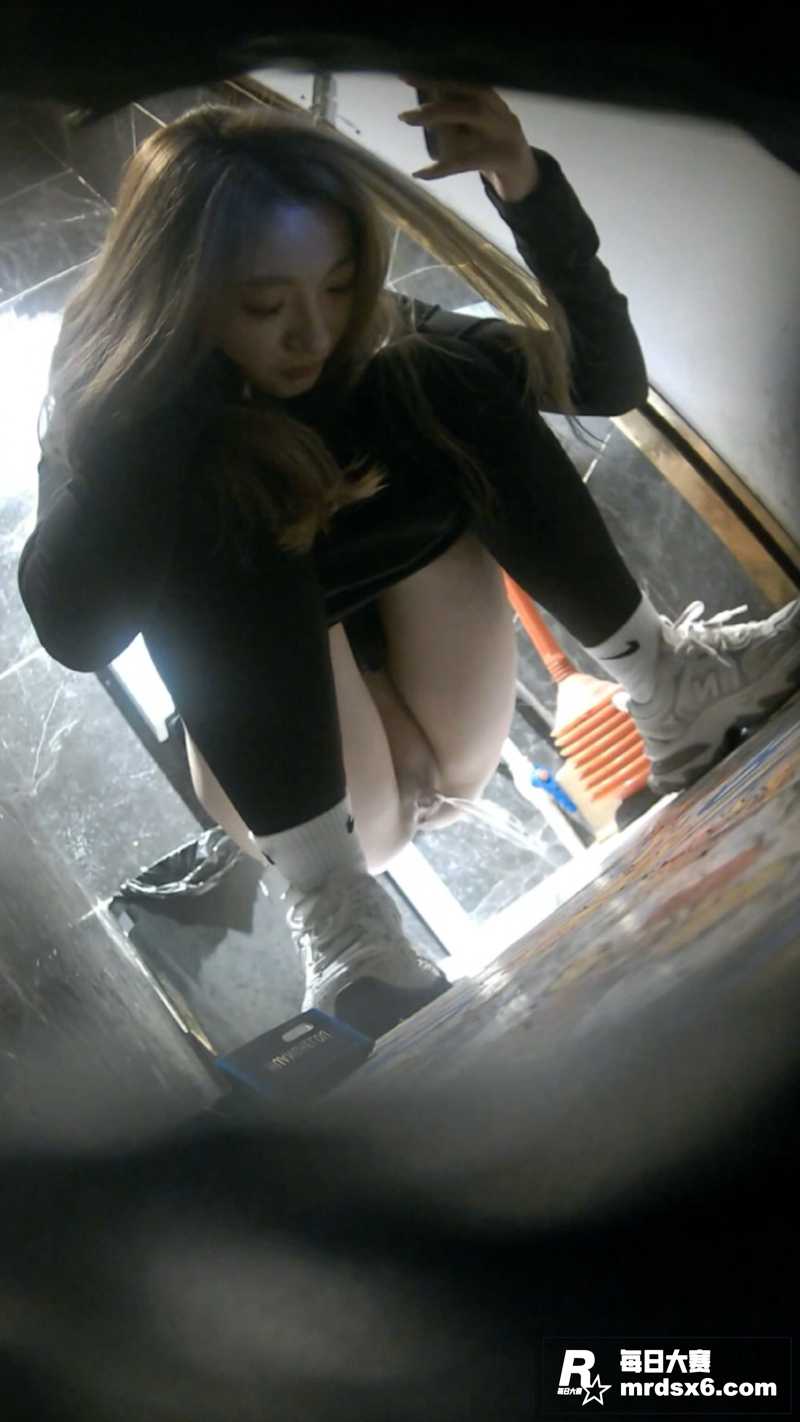 精选高质量酒吧女厕偷相关图片5