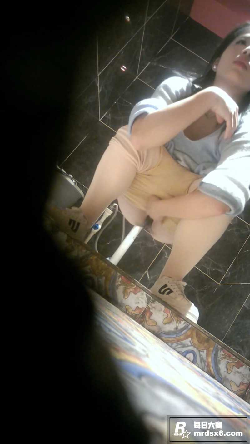 精选高质量酒吧女厕偷相关图片7