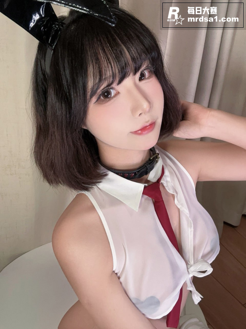 推特高颜值巨乳嫩模 相关图片4