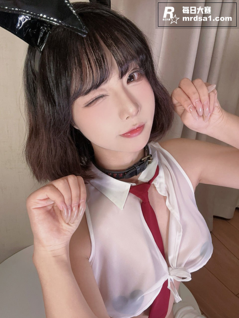 推特高颜值巨乳嫩模 相关图片5