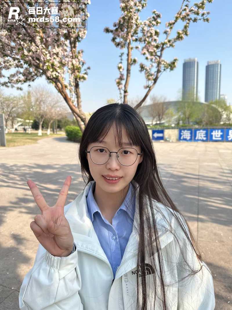 极品反差眼镜少女 外相关图片3