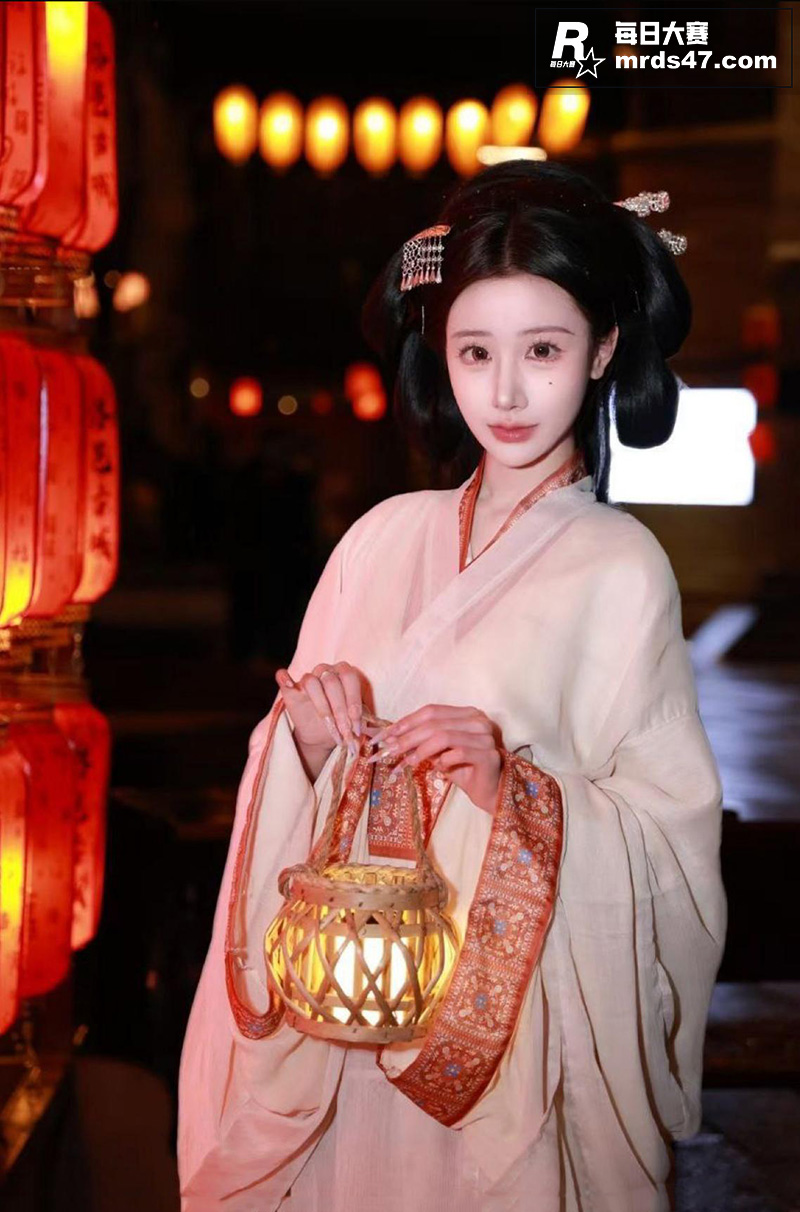超高颜值素人学生妹 相关图片2