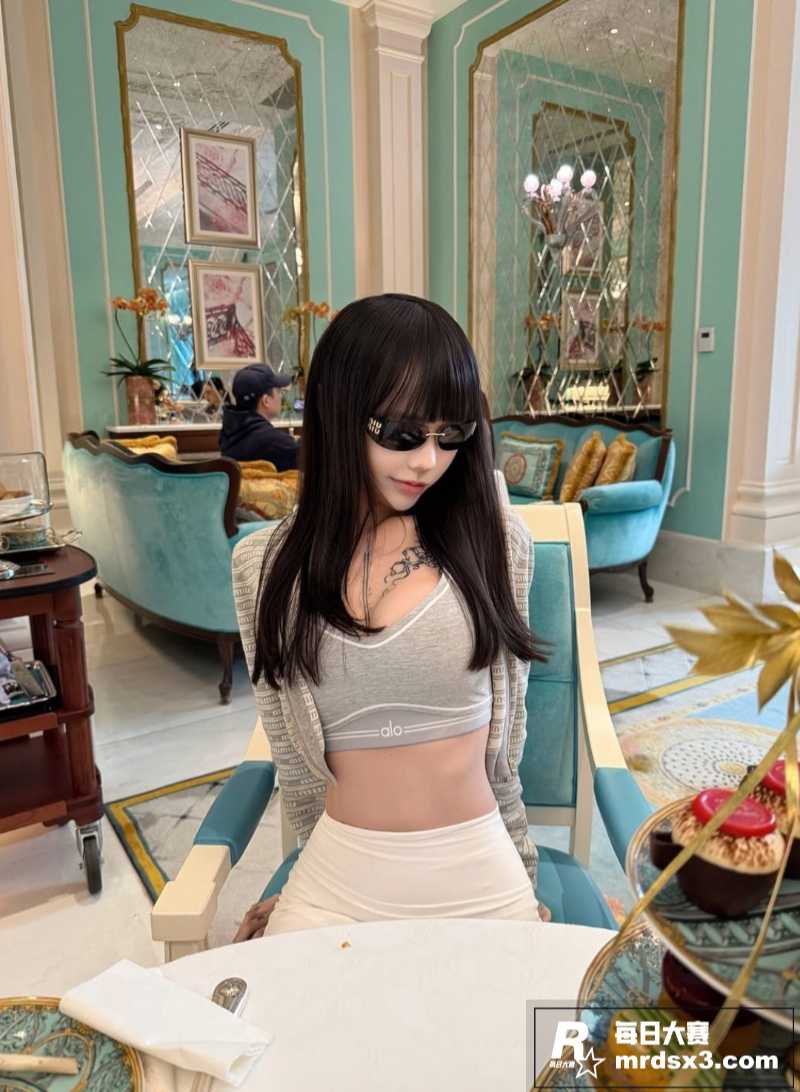 IG8万粉纹身网美 相关图片5