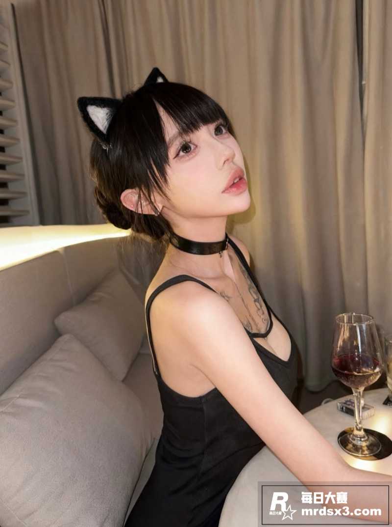 IG8万粉纹身网美 相关图片7