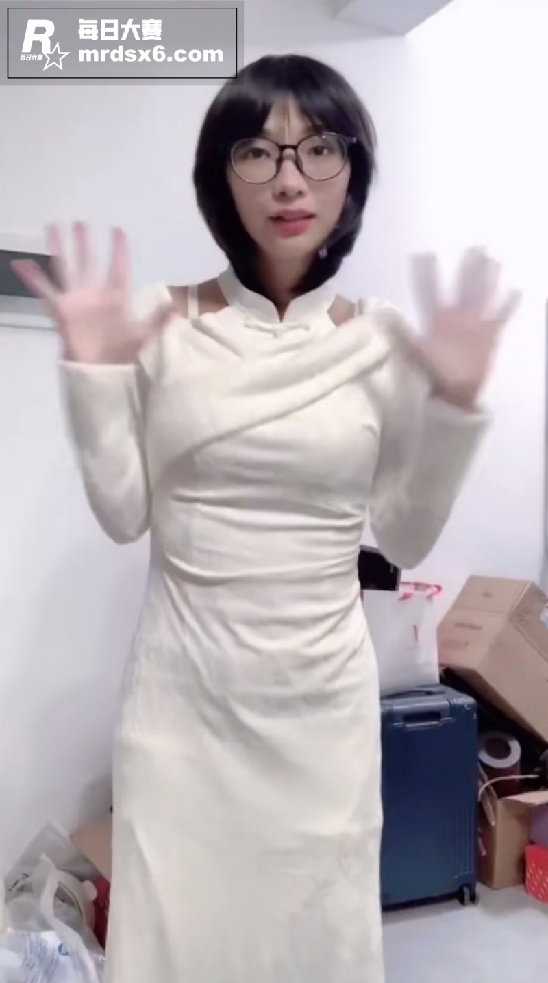 极品反差眼镜娘福利姬相关图片1