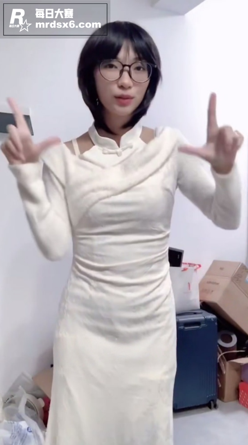 极品反差眼镜娘福利姬相关图片2