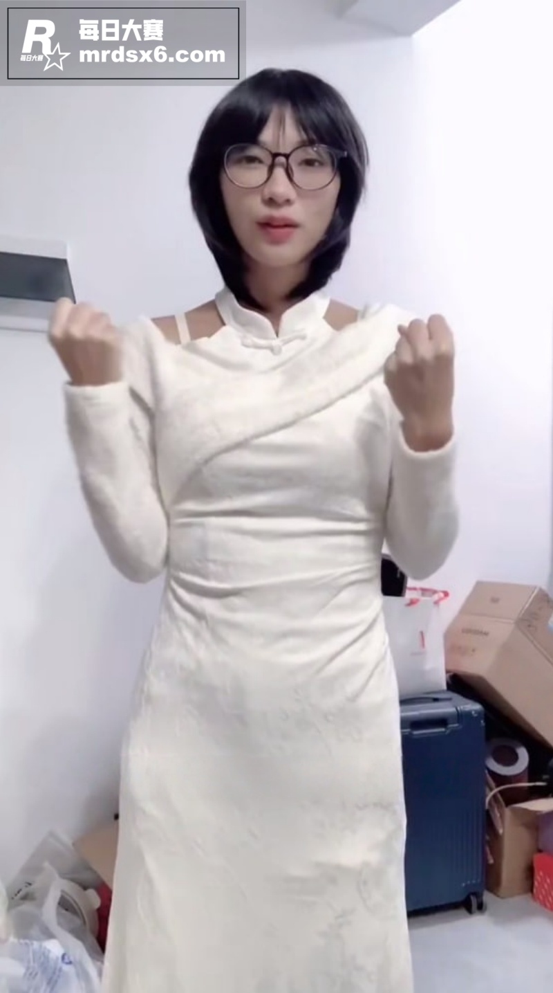 极品反差眼镜娘福利姬相关图片3