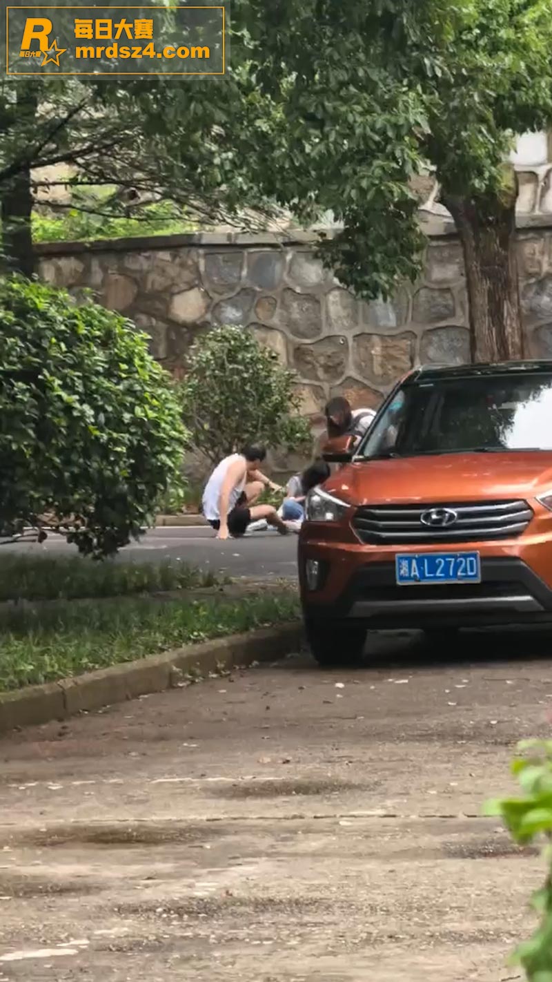 湖南长沙某大学 疯子相关图片5