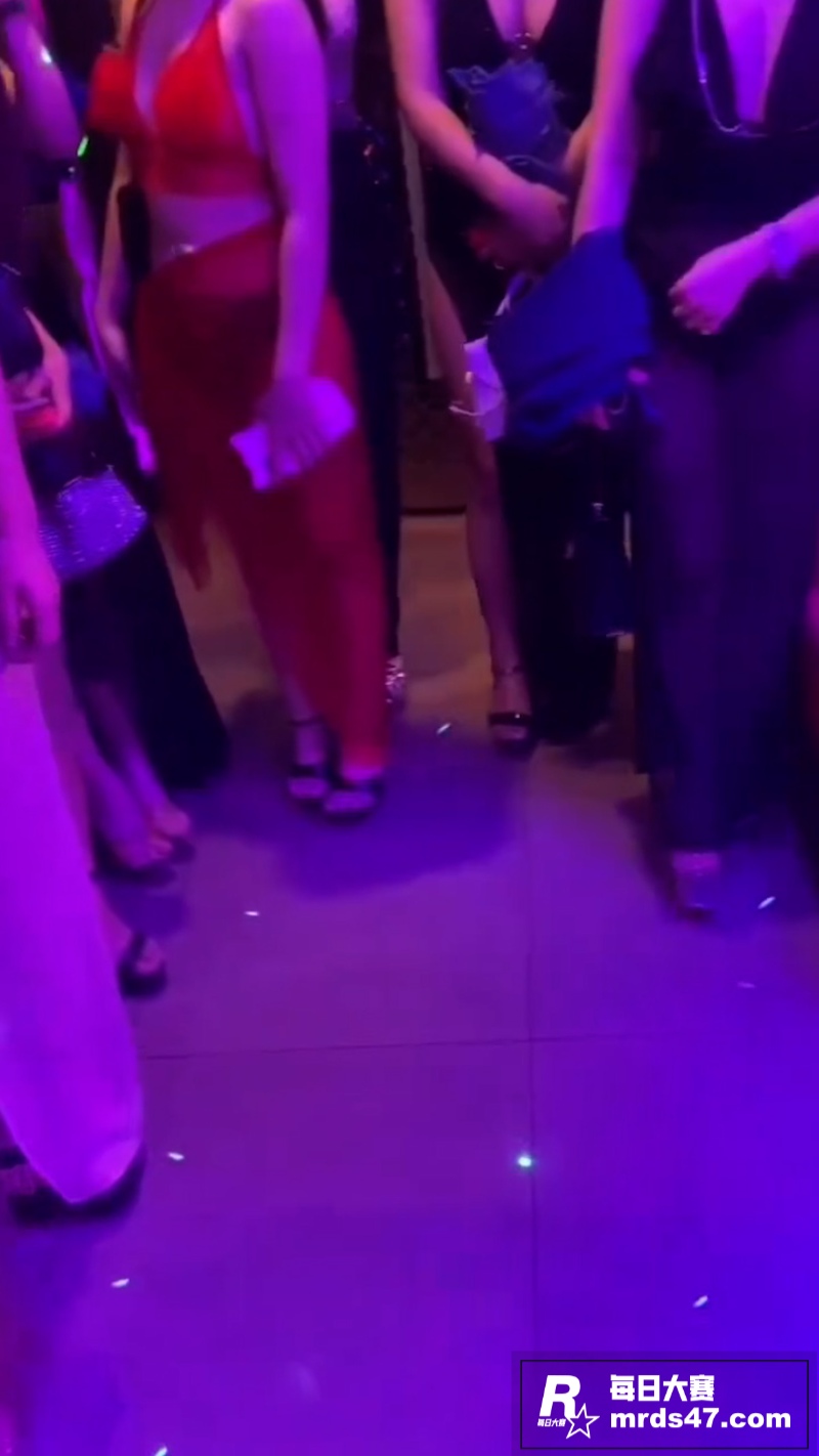 火爆全国的莎舞厅内部相关图片1