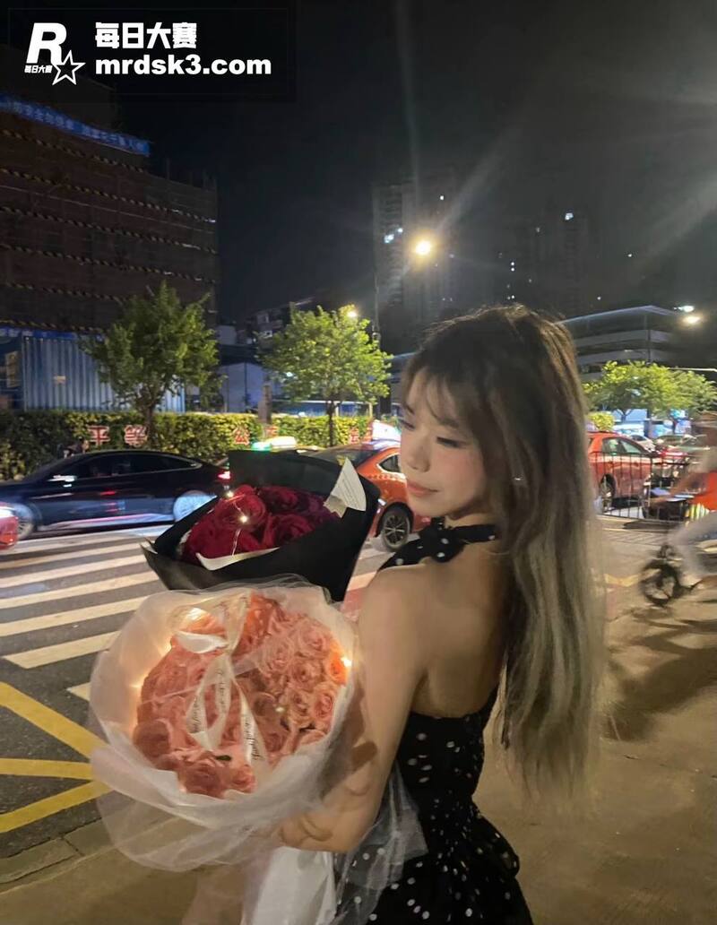 超漂亮长发巨乳美女与相关图片2 超漂亮长发巨乳美女与相关图片2