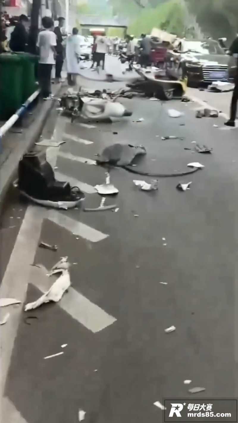 重庆黔江谭家湾惨烈车相关图片12