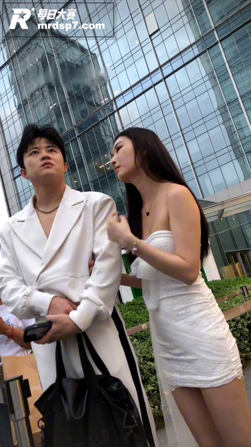 街拍抄底大神 偷拍白相关图片3