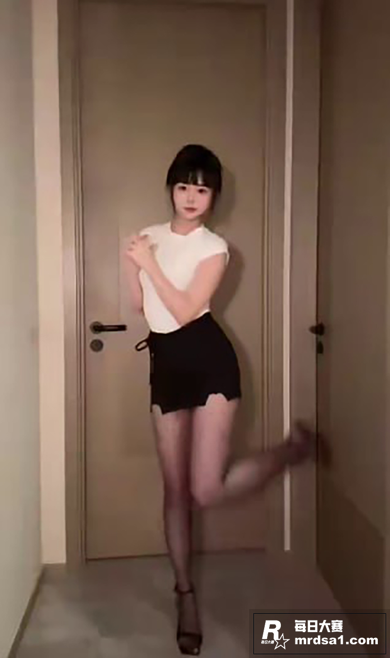 抖音童颜巨乳网红 欣相关图片3