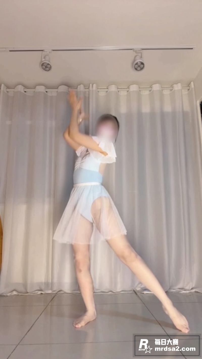 推特白虎萝莉 婉婉 相关图片2