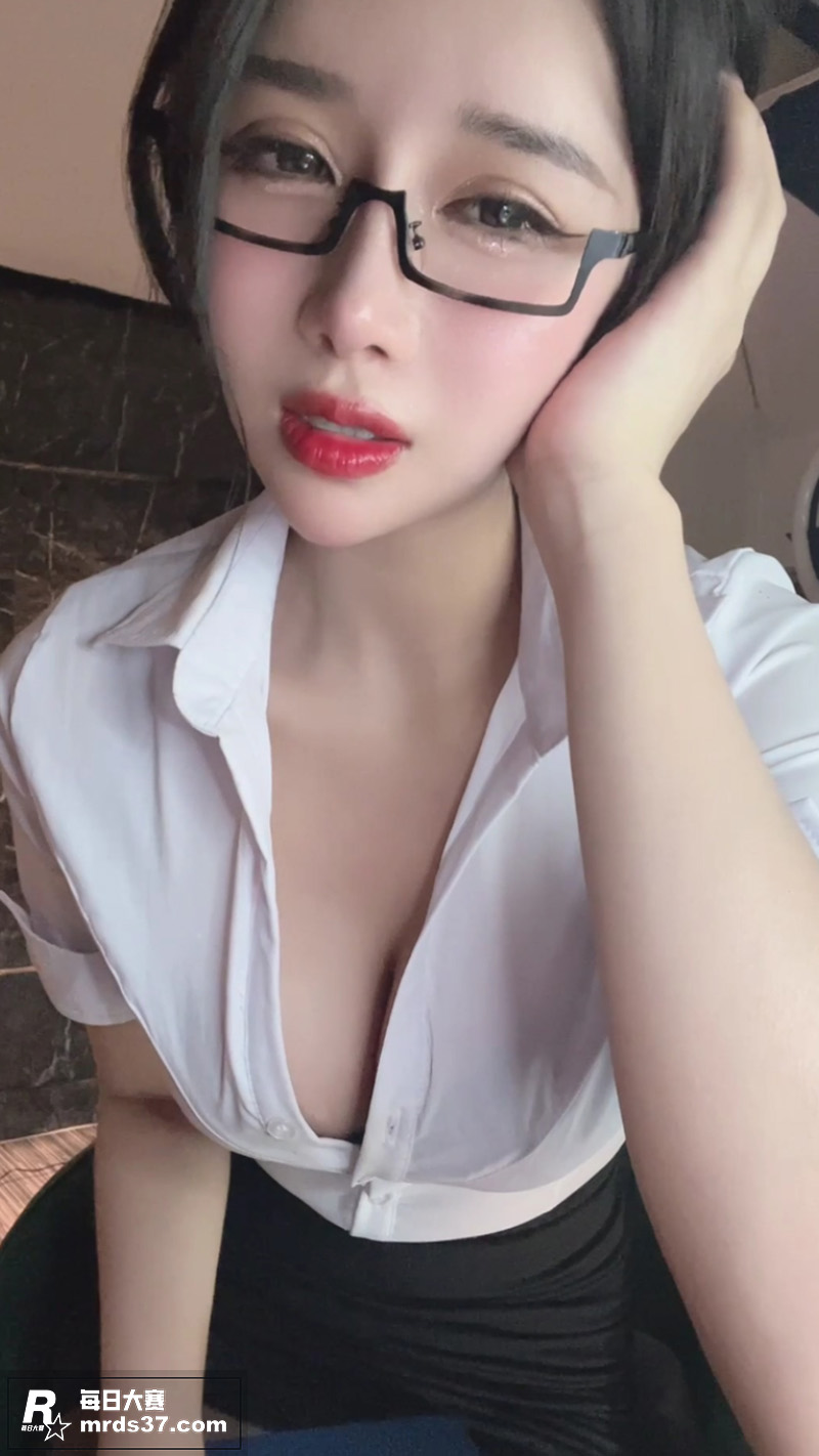 超高颜值网易女神 小相关图片2