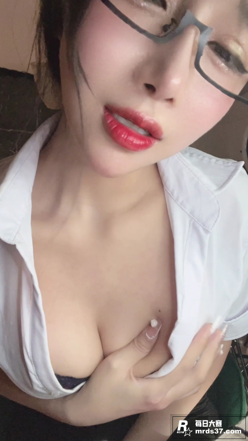 超高颜值网易女神 小相关图片5